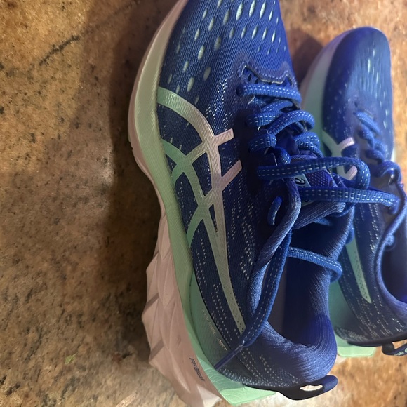 Asics Novablast 2 Women Size 6 Blue 1012B049 Running Shoes Sneakers - Picture 15 of 16